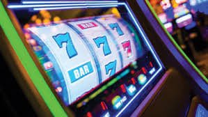 live777com Slots ဂိမ်း မြန်မာ ကစားသမား APP မှ ကစားနေသော မြင်ကွင်း